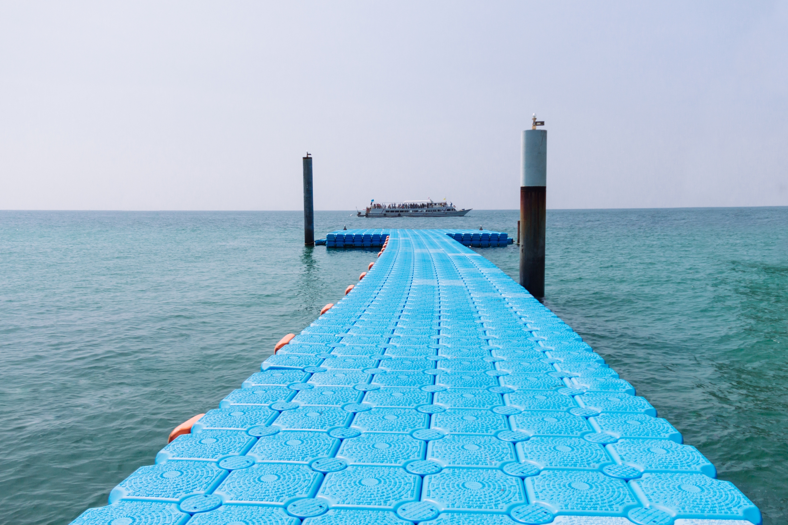 Modulbasert flytebrygge i polyethylene (pe) ~ rotoplast.no